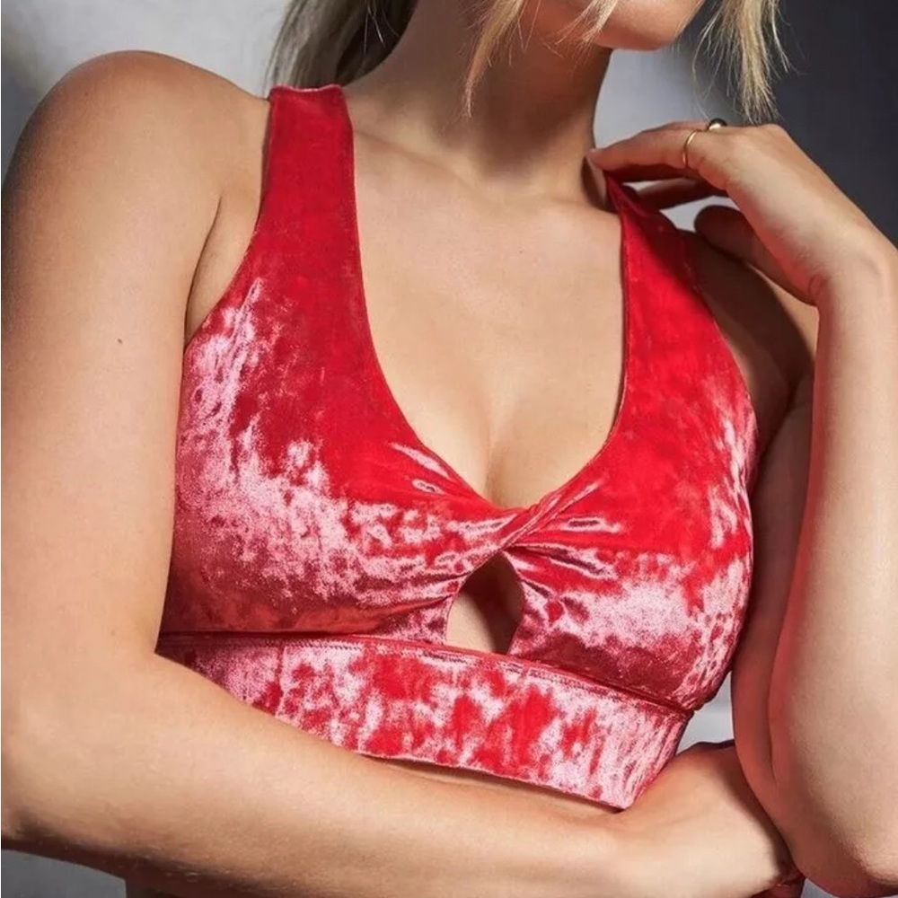 NWT Fabletics Oasis Crushed Velour Sports Bra sz MD